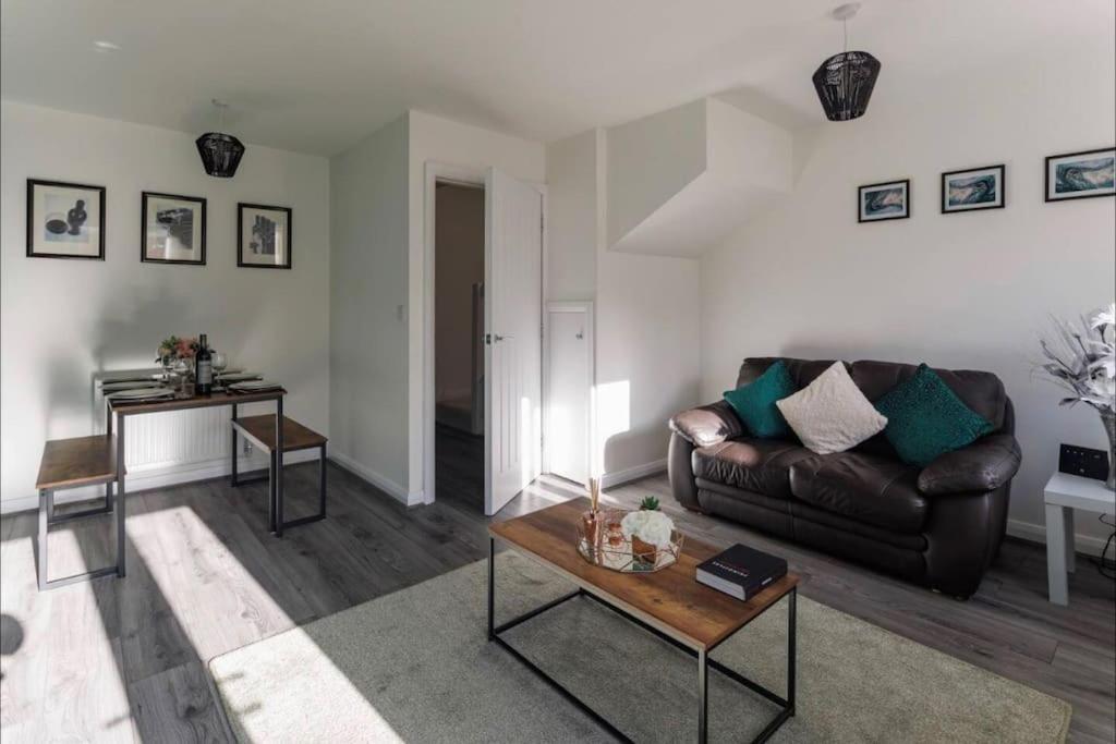 Luxury 3-Bedroom, 2-Bathroom Home Sleeps 7 People Liverpool Exterior foto
